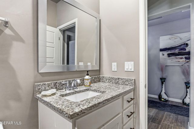 887 Bronze Hill Avenue, Sunland Park, NM 88063