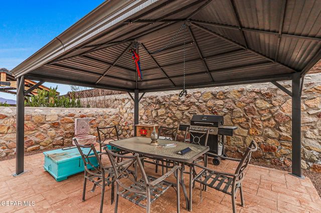 887 Bronze Hill Avenue, Sunland Park, NM 88063