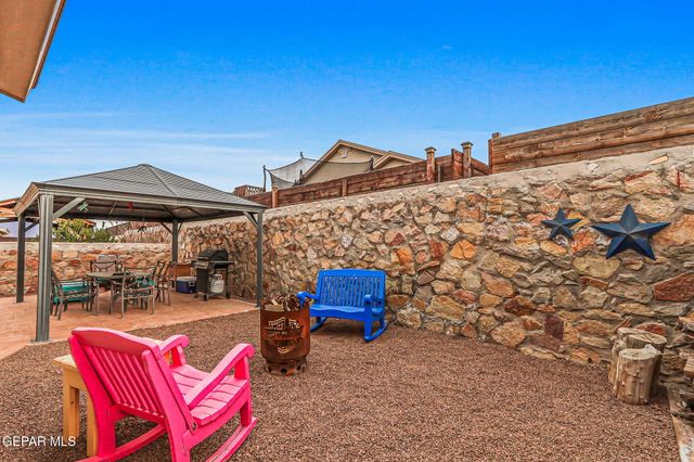 887 Bronze Hill Avenue, Sunland Park, NM 88063