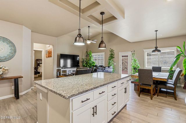 887 Bronze Hill Avenue, Sunland Park, NM 88063