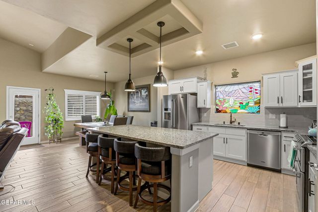 887 Bronze Hill Avenue, Sunland Park, NM 88063