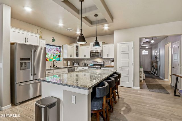 887 Bronze Hill Avenue, Sunland Park, NM 88063