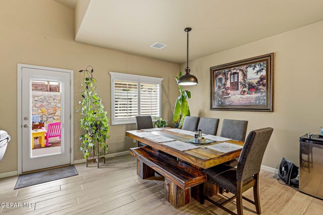 887 Bronze Hill Avenue, Sunland Park, NM 88063