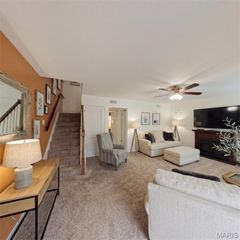 10035 Sakura Drive, St Louis, MO 63128