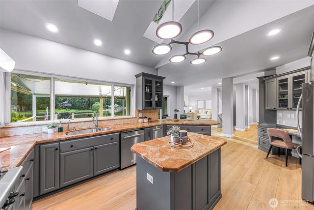 31259 E Lake Morton Drive SE, Kent, WA 98042