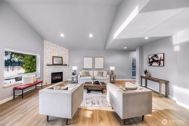 31259 E Lake Morton Drive SE, Kent, WA 98042
