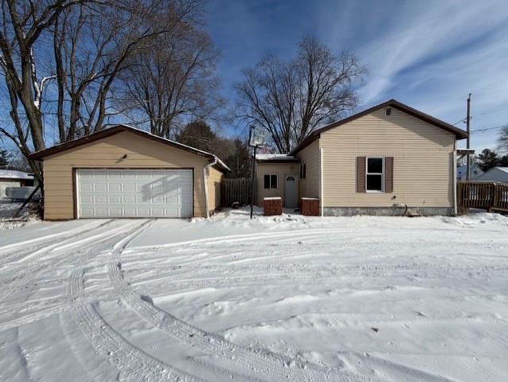 1616 HOWARD AVENUE, Stevens Point, WI 54481