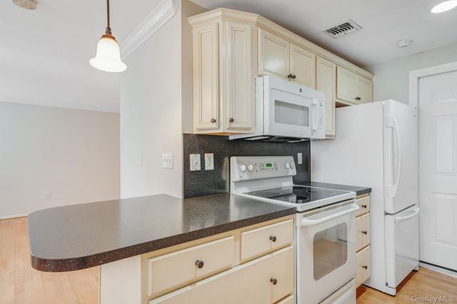 586 Blue Ridge Drive, Medford, NY 11763