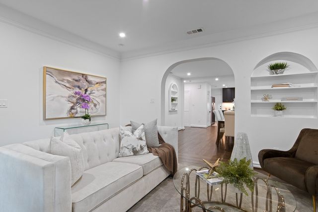 1835 Cedar Crest Boulevard, Dallas, TX 75203