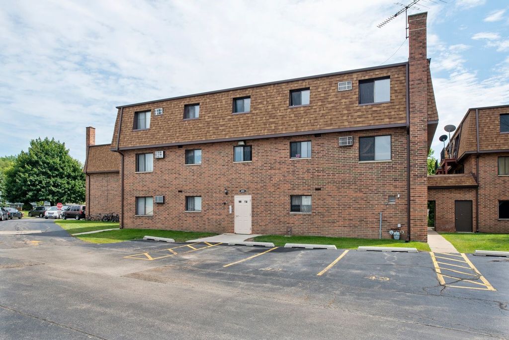 493 McHENRY Road 3B, Wheeling, IL 60090