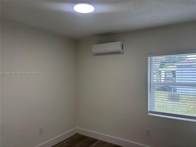 2071 NE 169th St, North Miami Beach, FL 33162