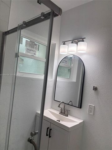 2071 NE 169th St, North Miami Beach, FL 33162