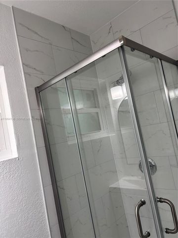 2071 NE 169th St, North Miami Beach, FL 33162