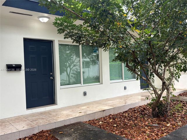 2071 NE 169th St, North Miami Beach, FL 33162