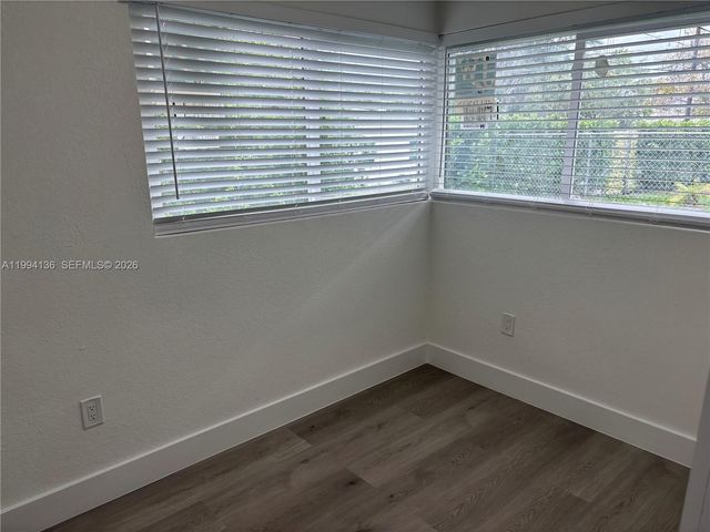 2071 NE 169th St, North Miami Beach, FL 33162