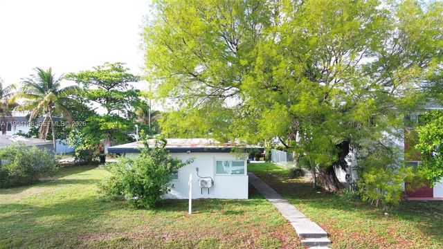 2071 NE 169th St, North Miami Beach, FL 33162