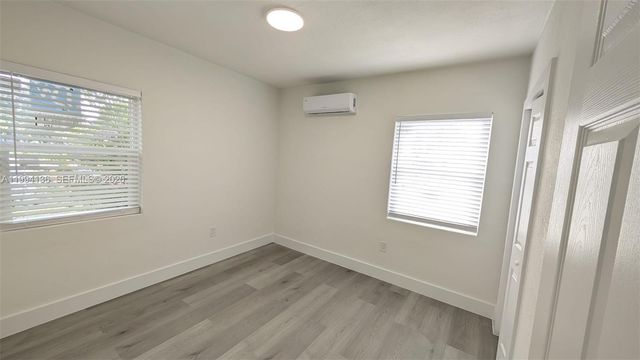 2071 NE 169th St, North Miami Beach, FL 33162