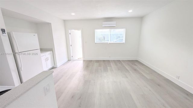 2071 NE 169th St, North Miami Beach, FL 33162