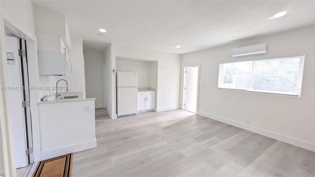 2071 NE 169th St, North Miami Beach, FL 33162