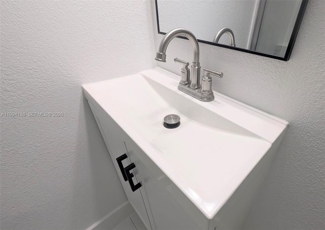 2071 NE 169th St, North Miami Beach, FL 33162