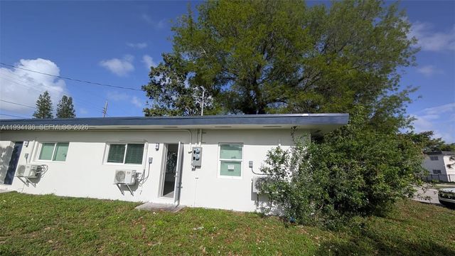 2071 NE 169th St, North Miami Beach, FL 33162