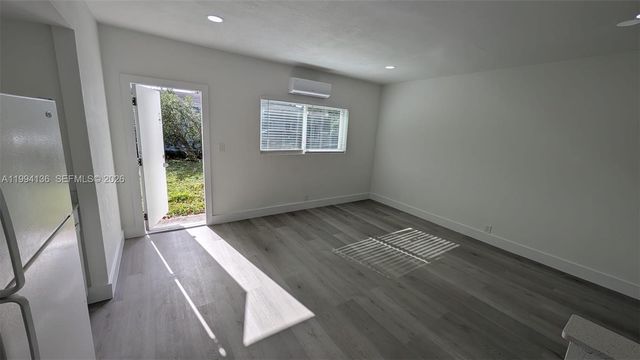 2071 NE 169th St, North Miami Beach, FL 33162