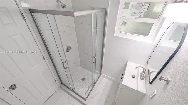 2071 NE 169th St, North Miami Beach, FL 33162