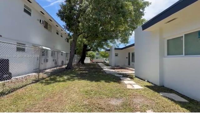 2071 NE 169th St, North Miami Beach, FL 33162