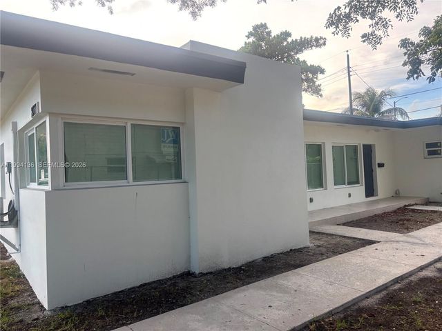 2071 NE 169th St, North Miami Beach, FL 33162