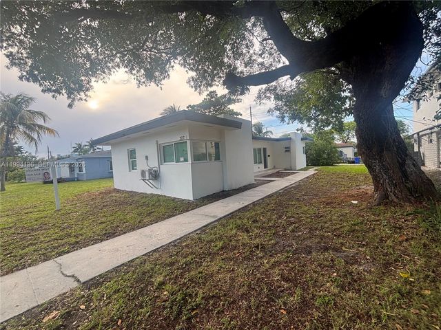 2071 NE 169th St, North Miami Beach, FL 33162