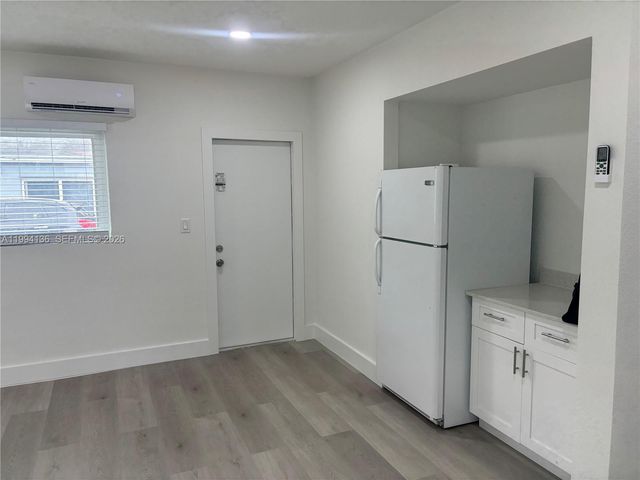 2071 NE 169th St, North Miami Beach, FL 33162