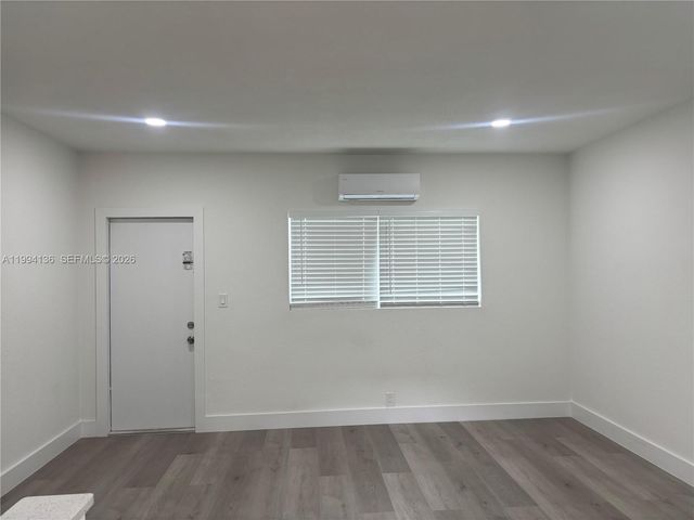 2071 NE 169th St, North Miami Beach, FL 33162