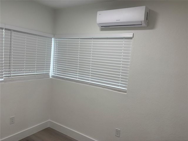 2071 NE 169th St, North Miami Beach, FL 33162