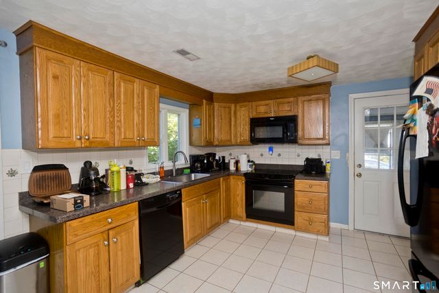 32 Indian Run, Enfield, CT 06082