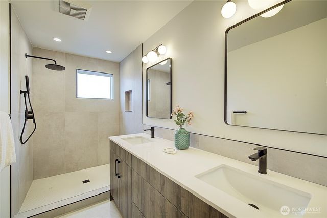 7912 34th Avenue SW, Seattle, WA 98126