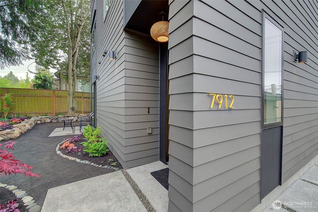 7912 34th Avenue SW, Seattle, WA 98126