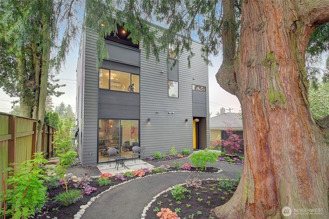 7912 34th Avenue SW, Seattle, WA 98126