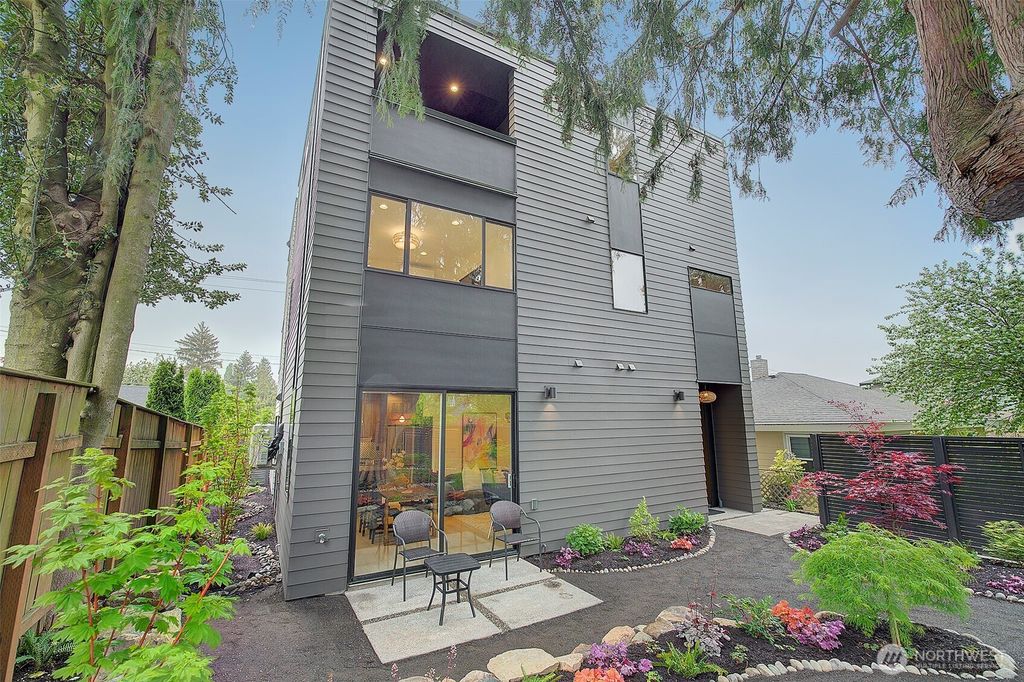7912 34th Avenue SW, Seattle, WA 98126