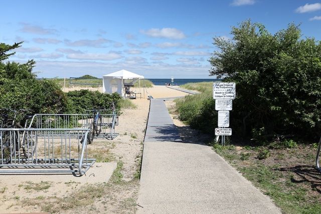 214 Menauhant Rd, Falmouth, MA 02536