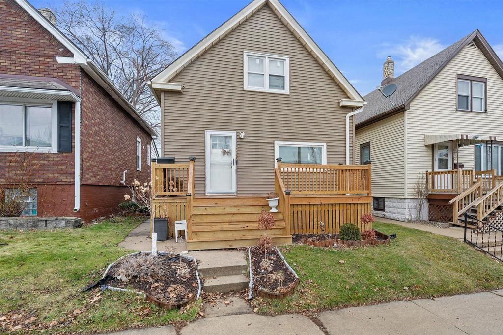 2715 S 14th STREET, Milwaukee, WI 53215