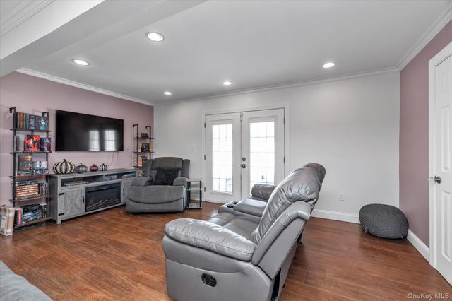 528 Carpenter Avenue, Oceanside, NY 11572