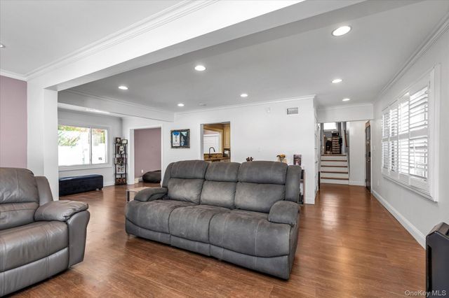 528 Carpenter Avenue, Oceanside, NY 11572