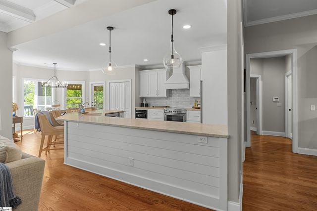 166 S Oak Pointe Drive, Seneca, SC 29672
