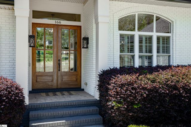 166 S Oak Pointe Drive, Seneca, SC 29672