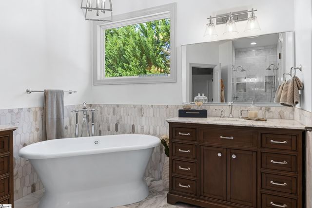 166 S Oak Pointe Drive, Seneca, SC 29672