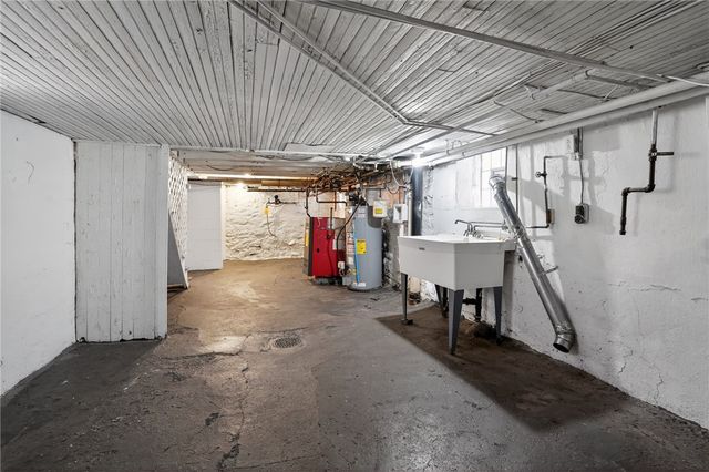 322 Mathews Ave, Knoxville, PA 15210