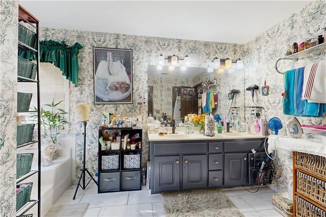 530 Oxford Crest Court, Lawrenceville, GA 30043