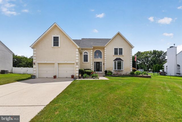 14 STEEPLECHASE DR, Blackwood, NJ 08012