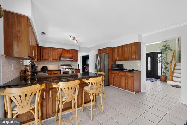 14 STEEPLECHASE DR, Blackwood, NJ 08012