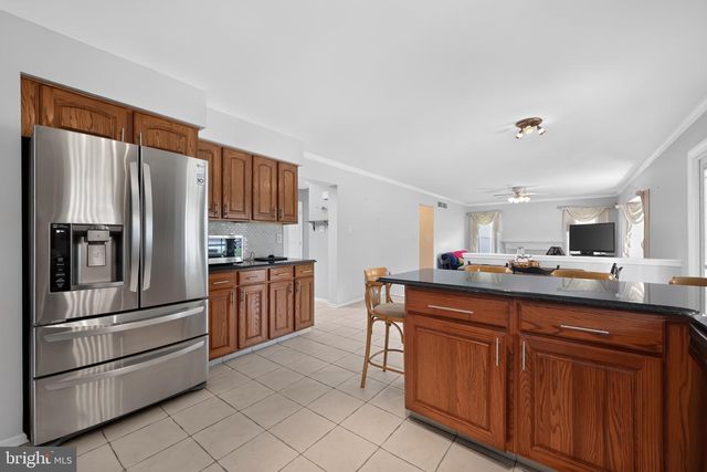 14 STEEPLECHASE DR, Blackwood, NJ 08012